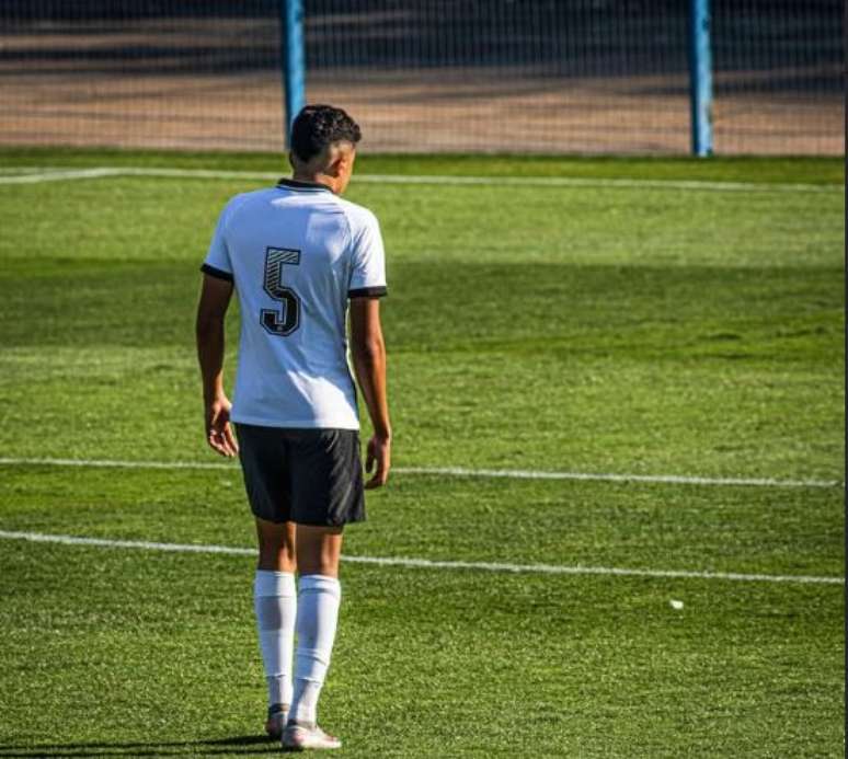 Kau&ecirc; vestia a camisa cinco alvinegra 
