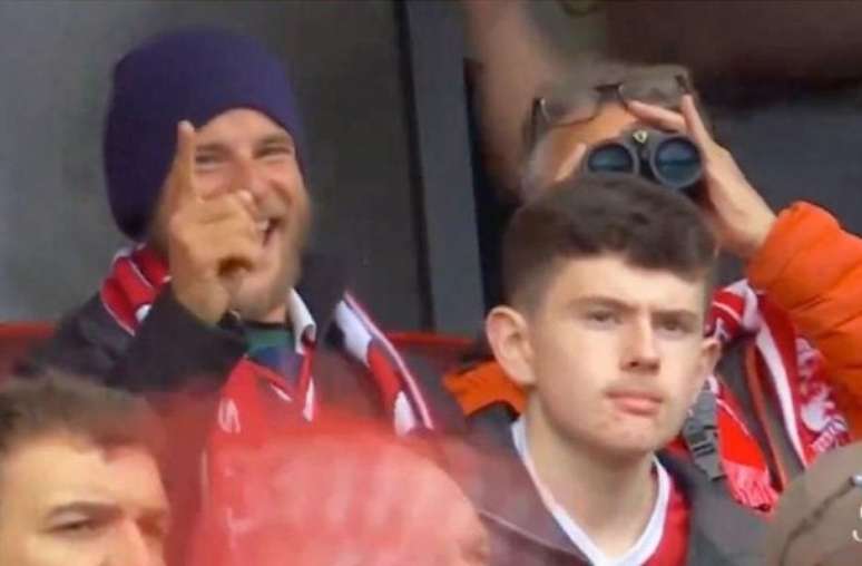 Reprodu&ccedil;&atilde;o de TV - Legenda: Torcedores do Middlesbrough debocharam da den&uacute;ncia de espionagem contra o Southampton