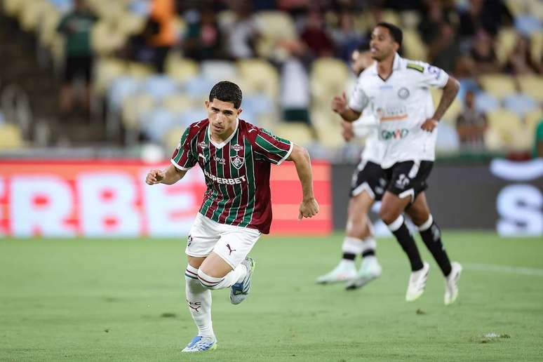 Savarino em a&ccedil;&atilde;o pelo Fluminense diante do Oper&aacute;rio-PR-