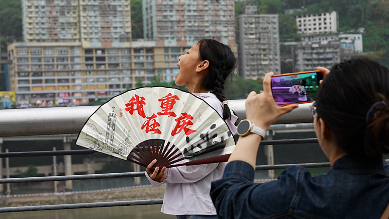 A moda viral de 'comer trens em Chongqing' em a&ccedil;&atilde;o