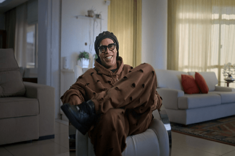 &ldquo;Ronaldinho Ga&uacute;cho&rdquo; mostra a trajet&oacute;ria do craque brasileiro desde a inf&acirc;ncia at&eacute; o sucesso internacional 