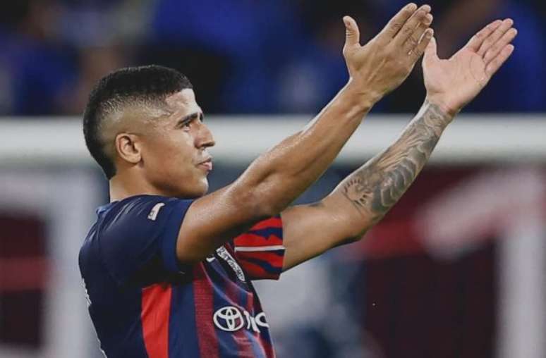 Divulga&ccedil;&atilde;o/Johor DT - Legenda: Bergson &eacute; o principal destaque do Johor DT, da Mal&aacute;sia