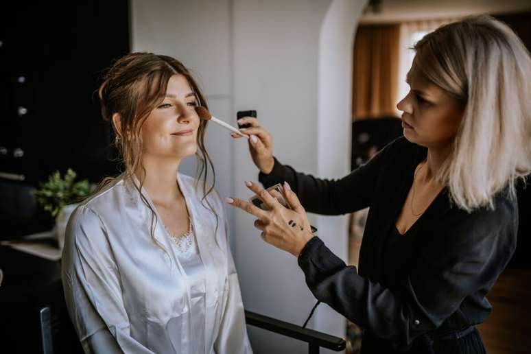 No Bridal Glow, o blush traz frescor e cria um rubor transl&uacute;cido, semelhante ao corado natural 