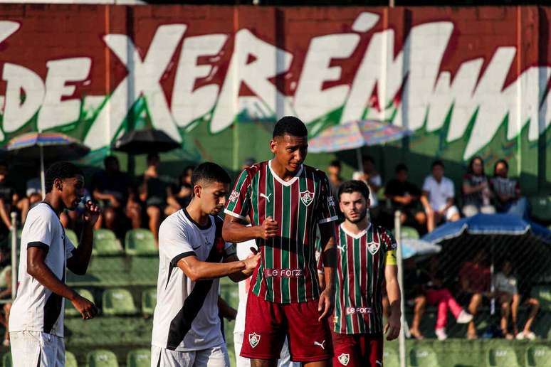Fluminense teve mais posse de bola, mas encontrou dificuldades para transformar o volume ofensivo em gols &ndash;