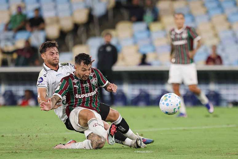 Lance do gol de Lucho Acosta no primeiro tempo &ndash;
