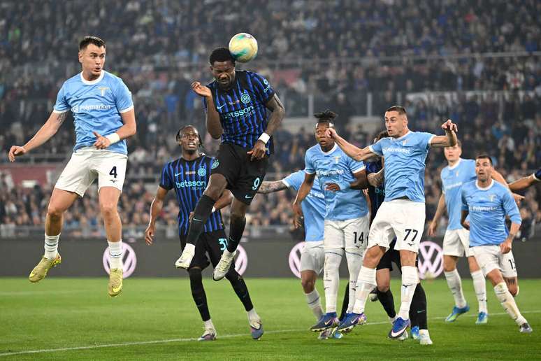 Momento do primeiro gol marcado pela Inter na vit&oacute;ria sobre a Lazio &ndash;