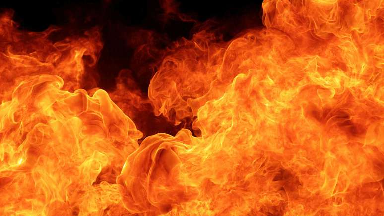 Grandes inc&ecirc;ndios por toda parte. fluke samed/Shutterstock