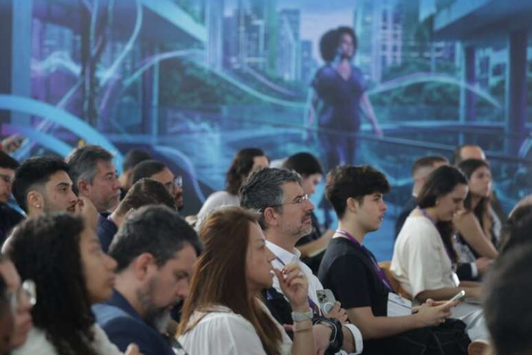 P&uacute;blico assiste palestra &ldquo;S&atilde;o Paulo como Laborat&oacute;rio de Inova&ccedil;&atilde;o Urbana&rdquo; no S&atilde;o Paulo Innovation Week (SPIW).