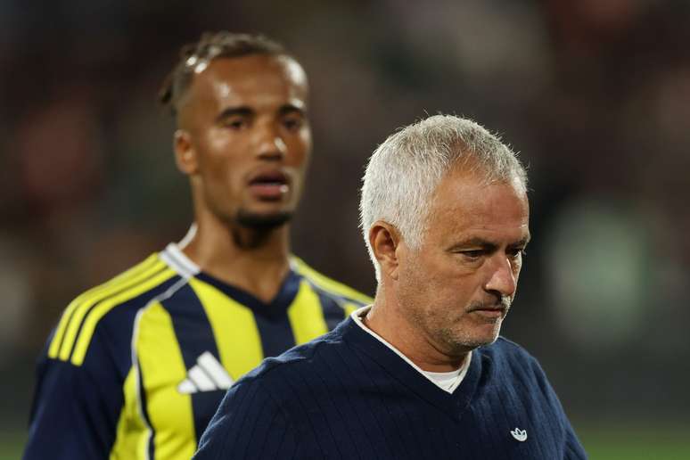 Mourinho durante sua passagem pelo Fenerbah&ccedil;e 