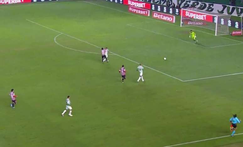 Ferreirinha &eacute; expulso com apenas 30 segundos em campo &ndash;