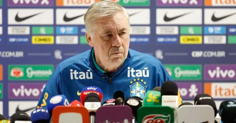  Carlo Ancelotti durante entrevista coletiva