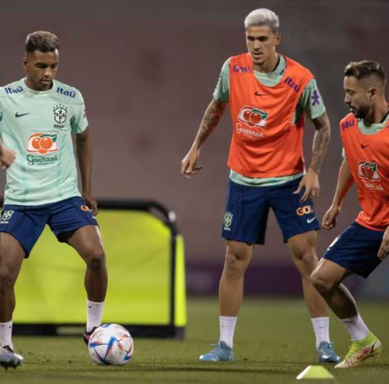 Pedro e Everton Ribeiro em treino da Sele&ccedil;&atilde;o em 2022
