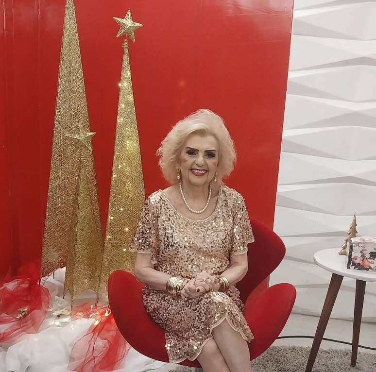 Thereza Madalena no primeiro programa de 2026, em janeiro; ela se afastou da TV no fim de mar&ccedil;o para tratar da sa&uacute;de