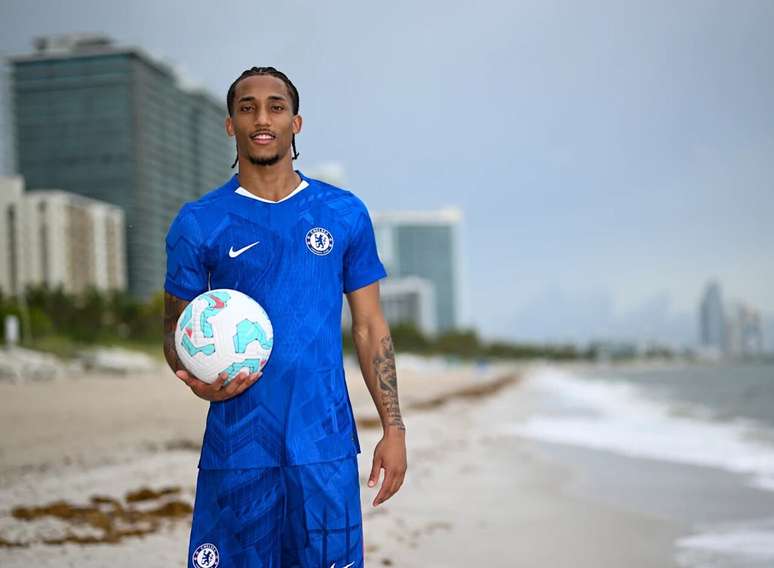 Jo&atilde;o Pedro est&aacute; apenas uma temporada no Chelsea &ndash;