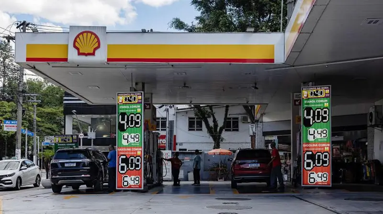 Lula lan&ccedil;ou pacote de R$ 30 bilh&otilde;es para segurar alta do diesel; agora, anunciou subs&iacute;dio &agrave; gasolina