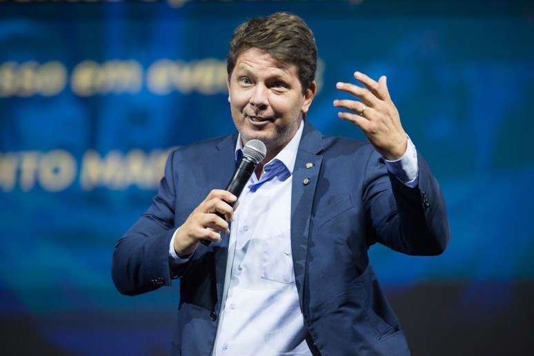 Deputado Mario Frias disse n&atilde;o haver "um centavo" de Daniel Vorcaro no filme sobre Bolsonaro