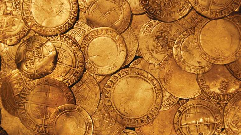 O interesse público por tesouros enterrados se alimenta tanto do valor material quanto das narrativas que surgem em torno deles – depositphotos.com / jamesgroup