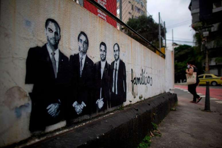 Jair Bolsonaro abriu os caminhos na pol&iacute;tica para os filhos