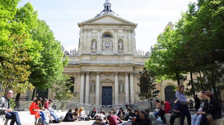 Imagem de ilusra&ccedil;&atilde;o da Universidade Sorbonne em Paris, Fran&ccedil;a, em 15 de abril de 2022.