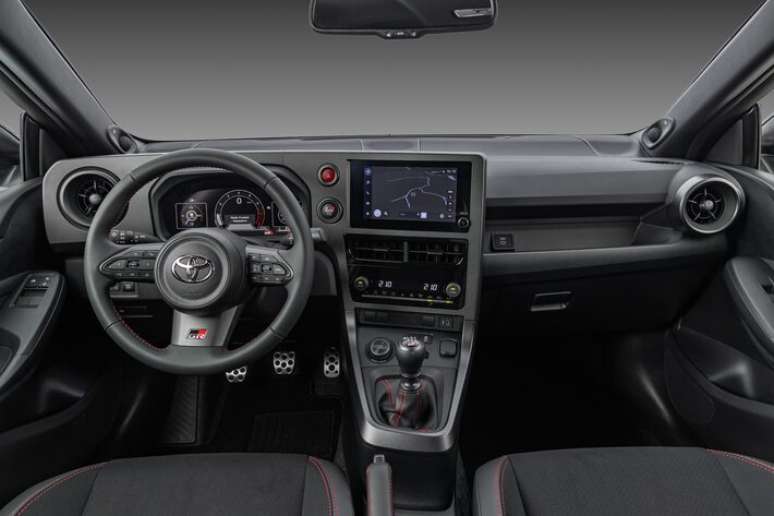 O novo GR Yaris chega por R$ 354.990