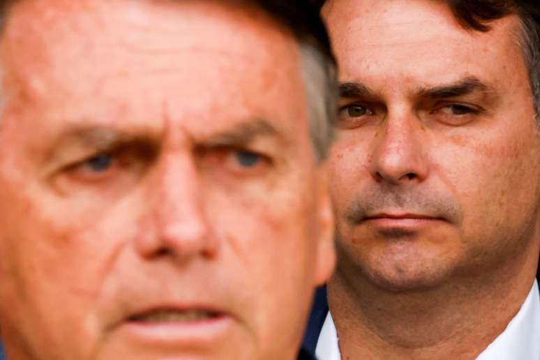Fl&aacute;vio tenta driblar alta rejei&ccedil;&atilde;o ao pai se colocando como uma vers&atilde;o moderada de Bolsonaro