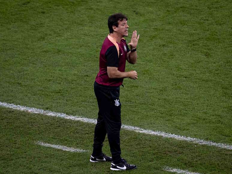 Diniz em a&ccedil;&atilde;o durante Corinthians x Barra.