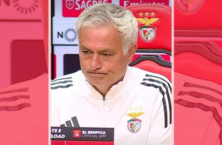 Reprodu&ccedil;&atilde;o de v&iacute;deo - Legenda: Mourinho fez mist&eacute;rio sobre proposta do Real Madrid em entrevista coletiva