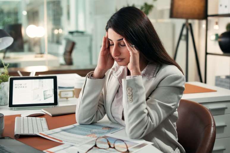 A preocupa&ccedil;&atilde;o excessiva com o trabalho e as finan&ccedil;as tamb&eacute;m pode impactar a sa&uacute;de mental e emocional 