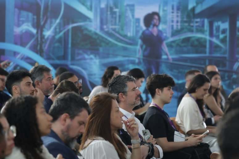 P&uacute;blico assiste palestra &ldquo;S&atilde;o Paulo como Laborat&oacute;rio de Inova&ccedil;&atilde;o Urbana&rdquo; no S&atilde;o Paulo Innovation Week (SPIW).