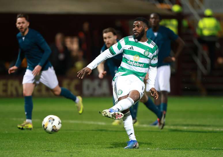Kelechi Iheanacho marcando o gol do Celtic 