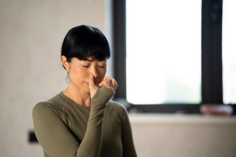 O pranayama indiano busca conectar mente e corpo por meio de m&eacute;todos como respirar alternadamente por uma narina de cada vez