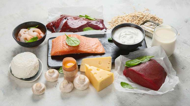 A maioria das pessoas consegue obter vitamina B12 suficiente por meio da alimenta&ccedil;&atilde;o. Tatjana Baibakova/Shutterstock