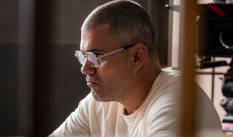 Juliano Cazarré fora de 'Avenida Brasil 2'? Ator corre risco de boicote por atrizes após falas de teor machista na GloboNews e curso para homens.