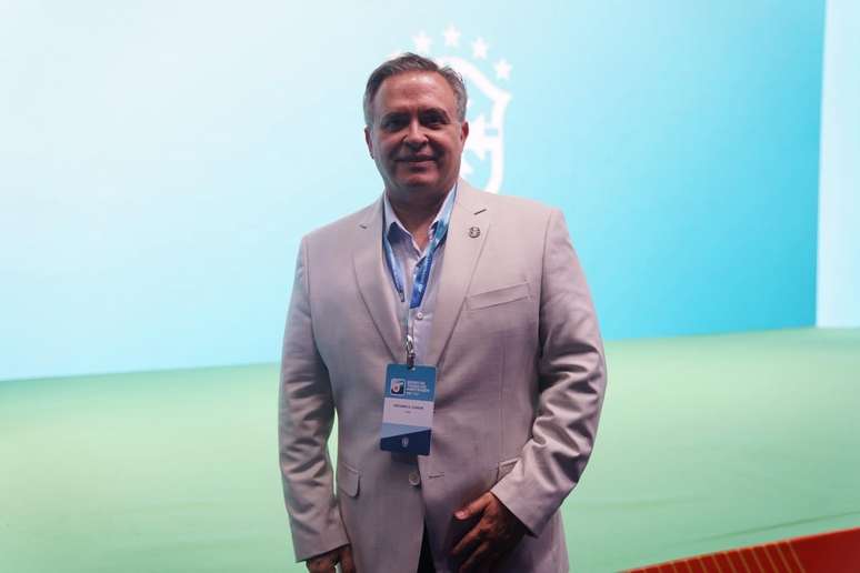 Antonio Dutra Jr, vice-presidente de futebol do Gr&ecirc;mio &ndash;
