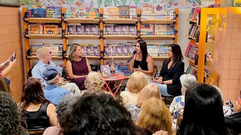 Livro contando hist&oacute;ria de Gislayne foi lan&ccedil;ado no dia 4 de maio