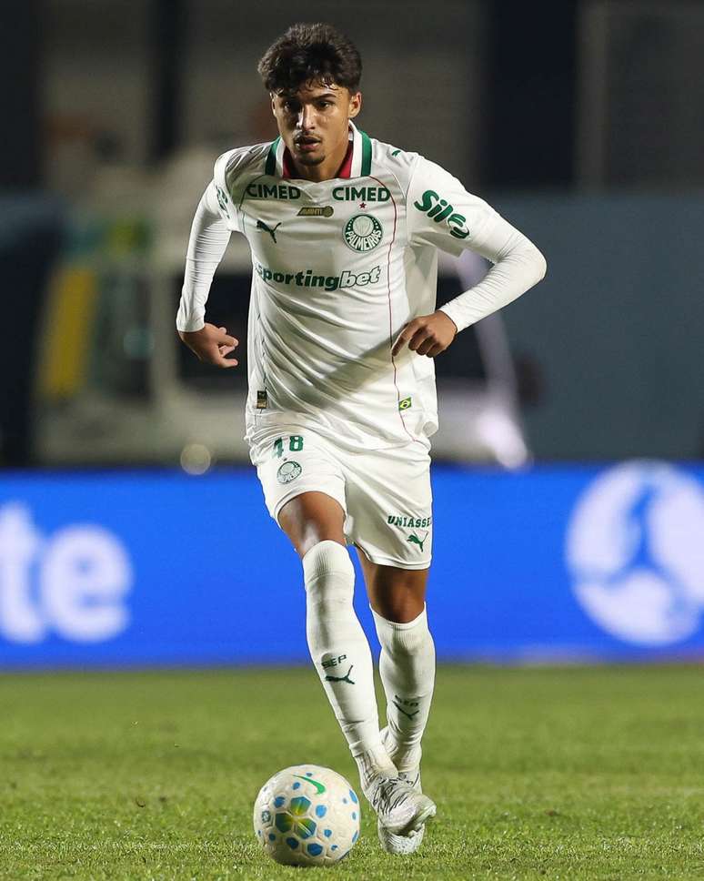 Larson em jogo contra Jacuipense 