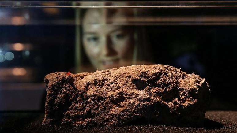 Um peda&ccedil;o do iceberg de gordura encontrado em 2017 est&aacute; at&eacute; hoje em exibi&ccedil;&atilde;o no Museu de Londres, revelando a durabilidade da gordura endurecida