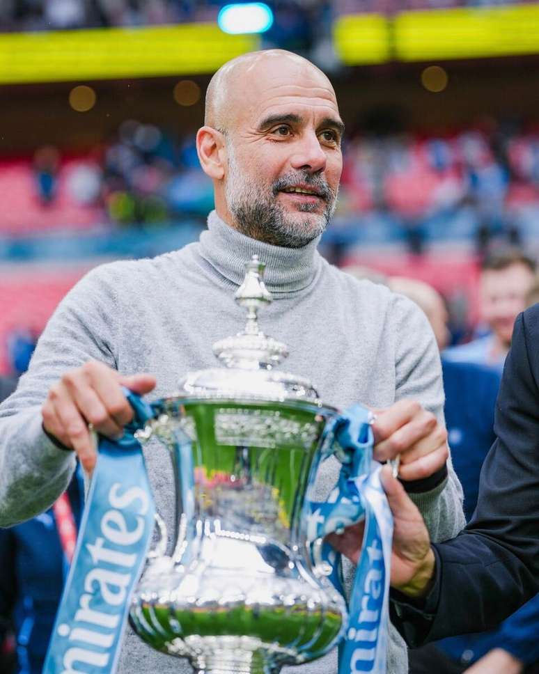 Pep Guardiola ergue sua 20&ordf; ta&ccedil;a no comando dos Citizens &ndash;