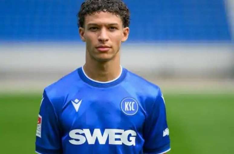 Divulga&ccedil;&atilde;o/Karlsruhe - Legenda: Louey Ben Farhat, de 19 anos, teve a convoca&ccedil;&atilde;o barrada pelo pr&oacute;prio pai