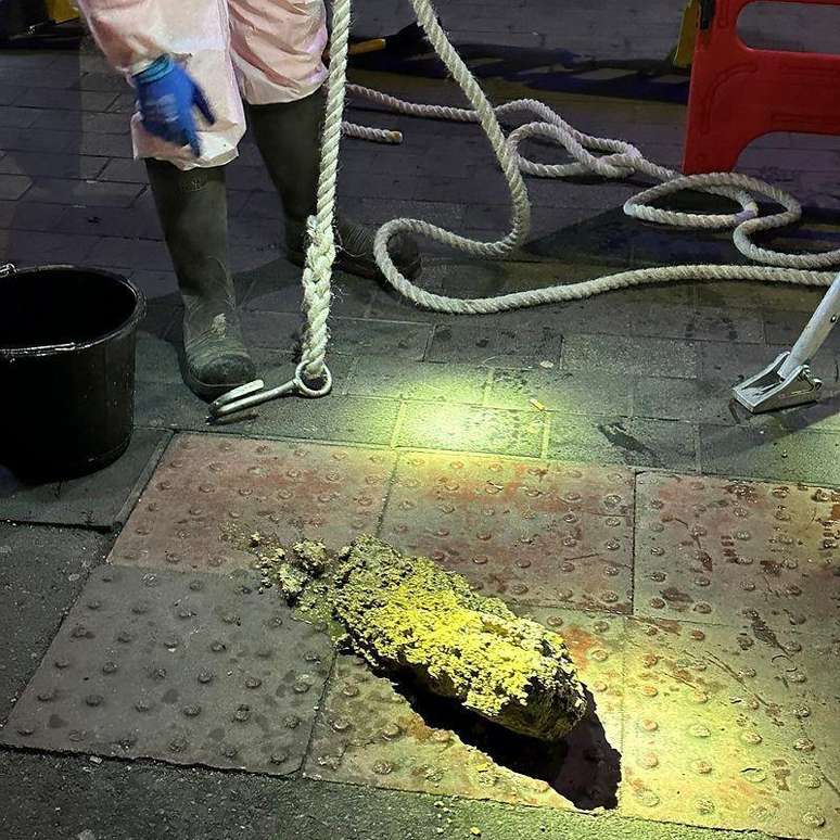 Gordura, graxa e &oacute;leo, misturados com detritos lan&ccedil;ados ao esgoto, podem endurecer e formar um material parecido com concreto