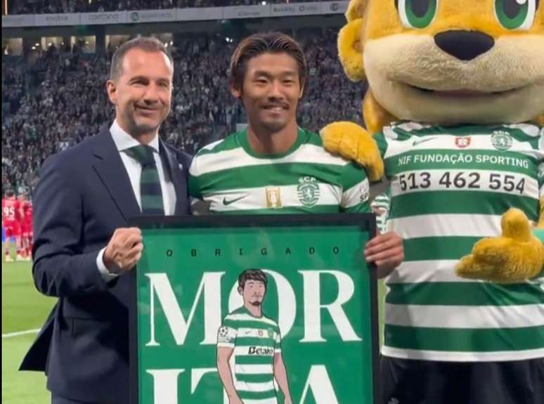 Morita recebe homenagem do Sporting em seu &uacute;ltimo jogo ap&oacute;s quatro anos defendendo a equipe.
