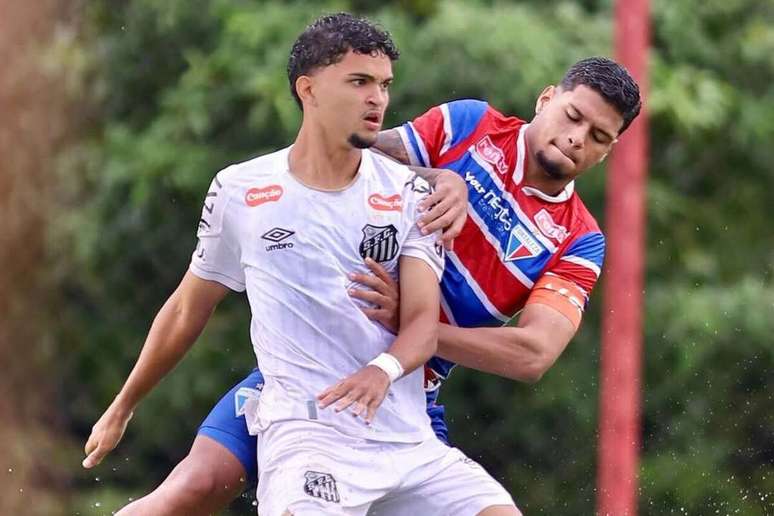 Fortaleza e Santos mediram for&ccedil;as na tarde deste s&aacute;bado (16), pelo Campeonato Brasileiro Sub-20 &ndash;