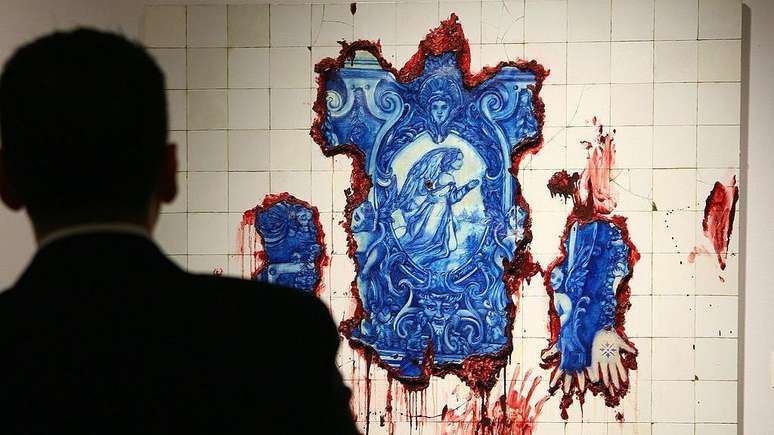 A obra de arte Pele Tatuada a Moda de Azulejaria, de Adriana Varej&atilde;o, em leil&atilde;o em Nova York realizado em 2007