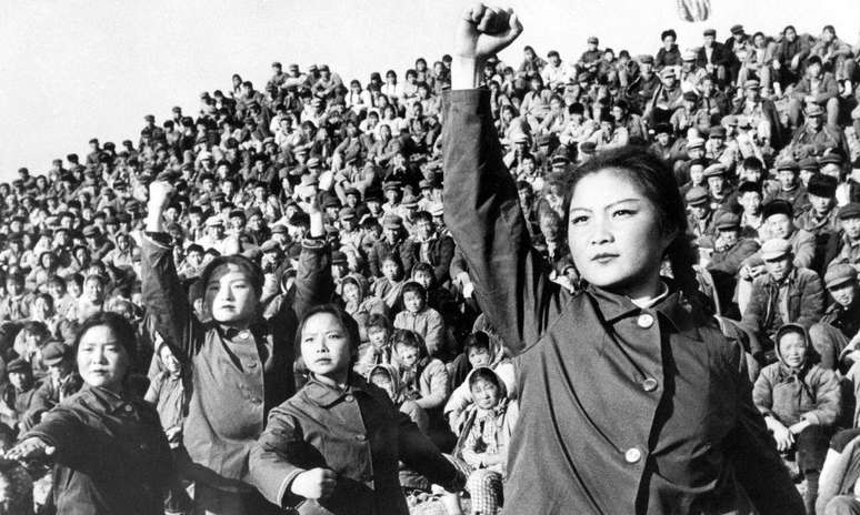 O regime chin&ecirc;s doutrinava os jovens para idolatrarem Mao