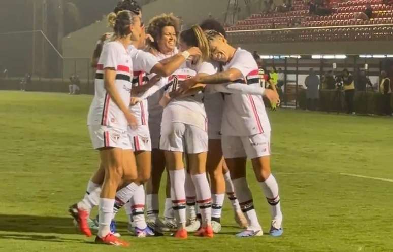 S&atilde;o Paulo tenta a voltar &agrave;s vit&oacute;rias no Brasileir&atilde;o feminino. Nesta segunda-feira, enfrenta em casa o Juventude.&nbsp;