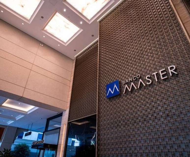 Fachada do Banco Master