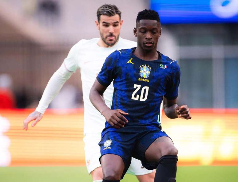 Luiz Henrique em a&ccedil;&atilde;o com a camisa da Sele&ccedil;&atilde;o Brasileira &ndash;