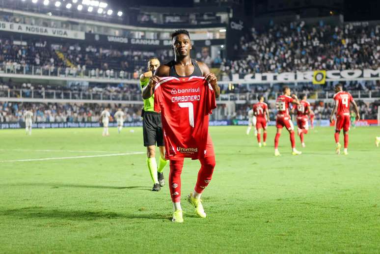 Carbonero recebe o terceiro amarelo e, assim, est&aacute; fora do jogo contra o Vit&oacute;ria &ndash;