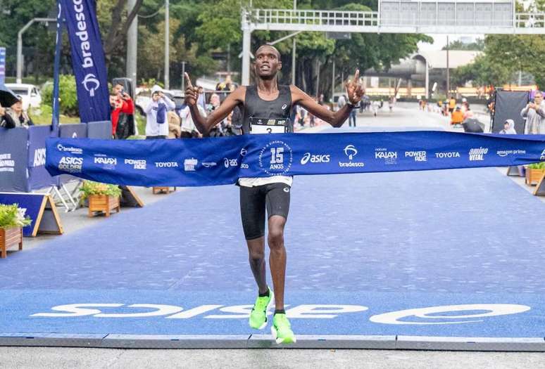 Nicolas Kiptoo Kosgei foi o campe&atilde;o dos 21 km (Foto: Boka Filmes)
