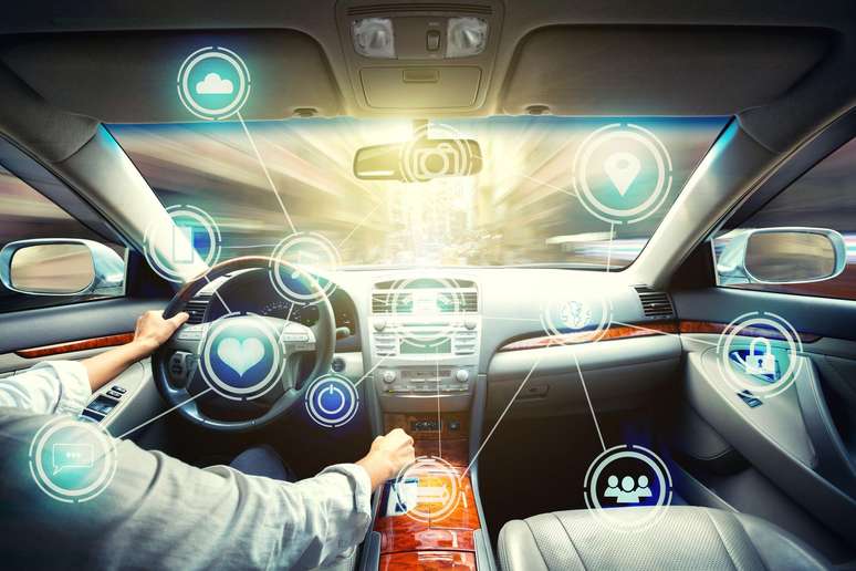 As informa&ccedil;&otilde;es coletadas podem incluir dados precisos sobre todos os lugares por onde voc&ecirc; passa, quem est&aacute; no carro com voc&ecirc;, o que toca no r&aacute;dio e at&eacute; se voc&ecirc; coloca o cinto de seguran&ccedil;a, dirige acima da velocidade ou freia bruscamente